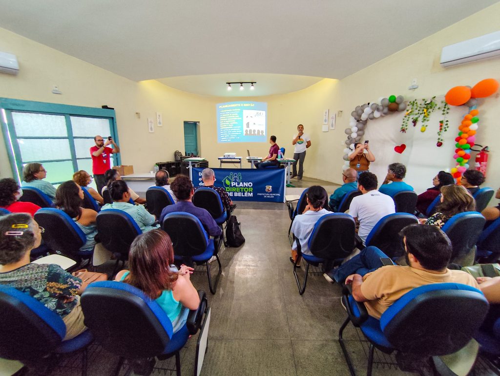 Representantes do Distrito Administrativo de Belém (Dabel) se reuniram neste sábado, 13, na Escola Benvinda de França Messias para debater a revisão do PDB.